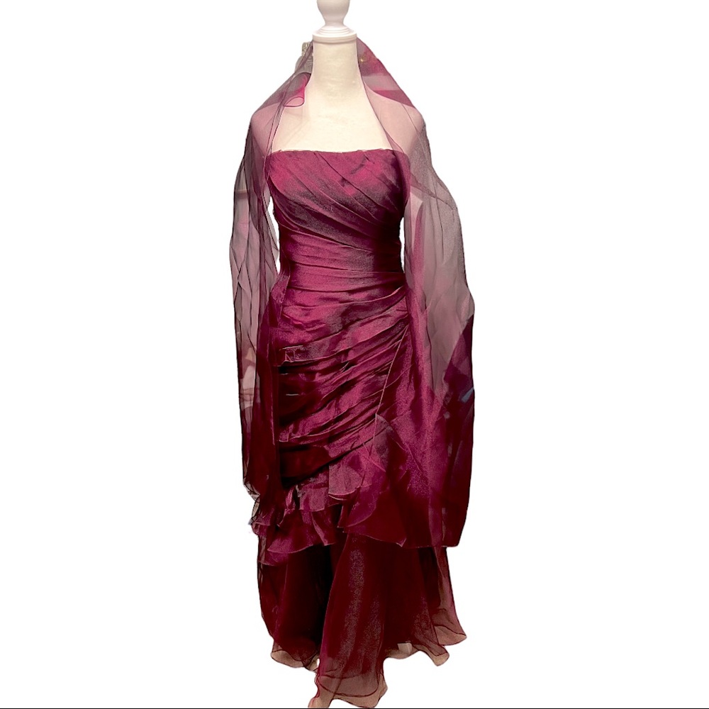 Gorgeous strapless gown and shawl. Built in boning. Iridescent purple/maroon.